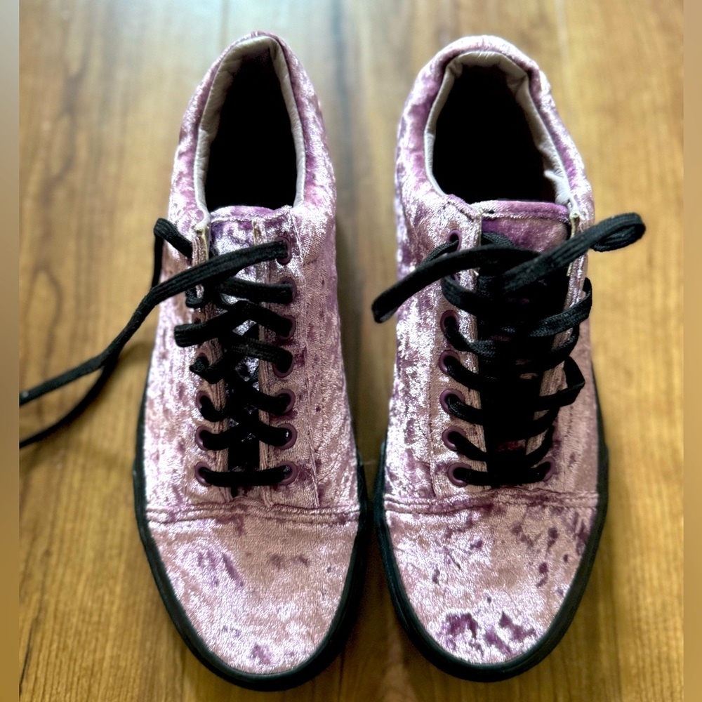 Light purple velvet Vans size US 8